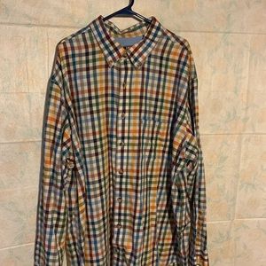 Izod buttons down shirt